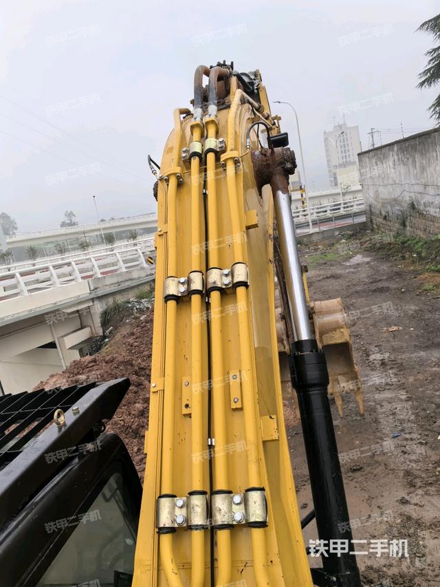 大臂背部俯視（工作和回轉(zhuǎn)裝置）