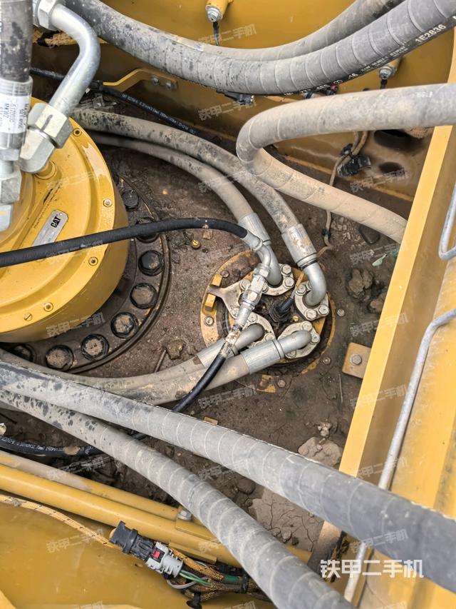 中央回轉(zhuǎn)接頭特寫（上車部件）