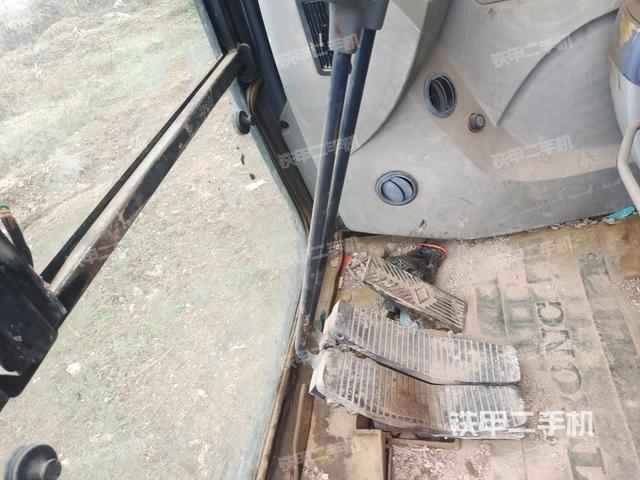 座椅右側(cè)控制臺(tái)/鑰匙門(mén)/油門(mén)/含右手柄（駕駛室部分）