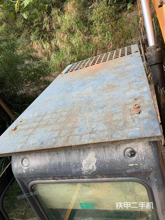 駕駛室頂部(整機外觀) 駕駛室頂部(整機外觀)