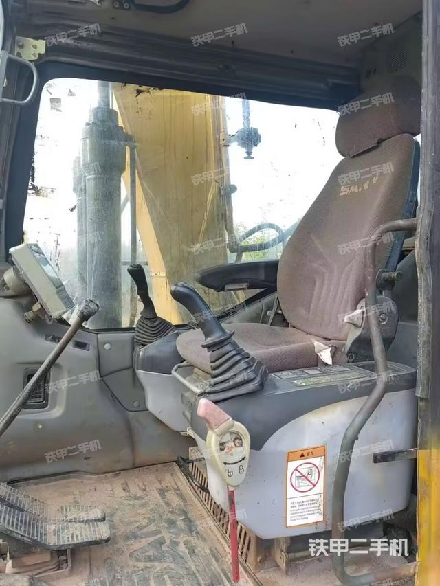 駕駛室整體(整機外觀) 駕駛室整體(整機外觀)