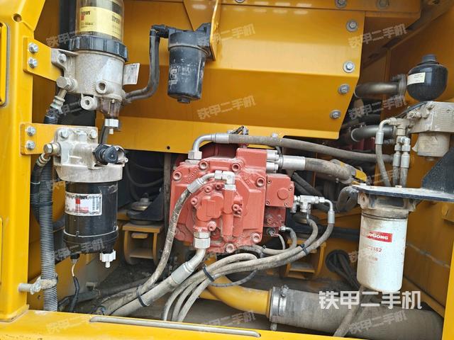 液壓泵斜45?右（大件艙室）