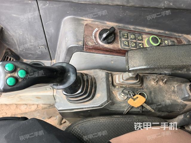 座椅左側控制臺/音響/含左手柄（駕駛室部分）