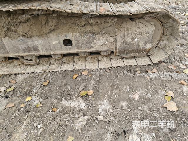 左驅(qū)動輪（行走機構(gòu)）