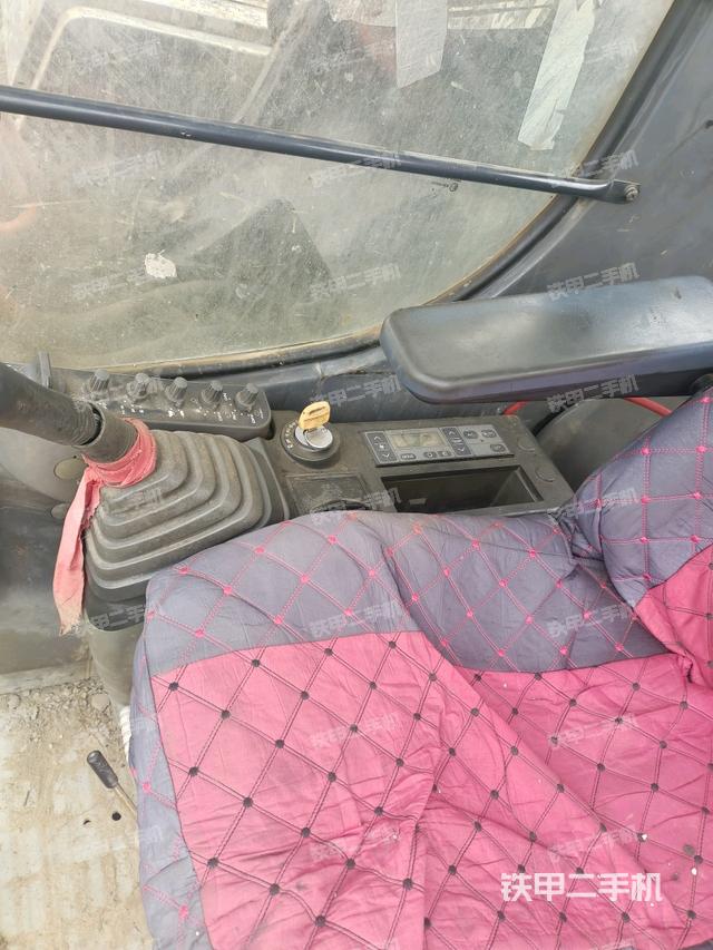 座椅右側(cè)控制臺(tái)/鑰匙門(mén)/油門(mén)/含右手柄（駕駛室部分）