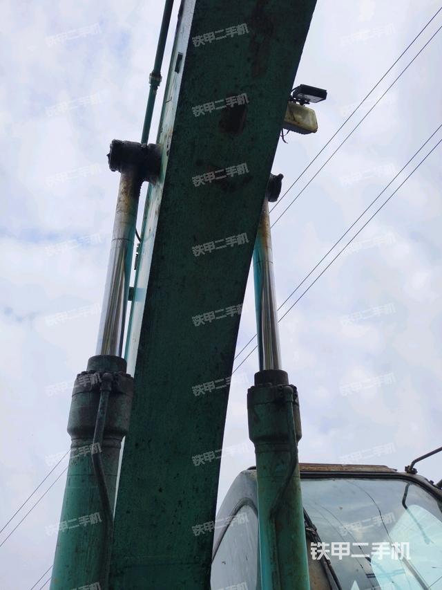 大臂油缸整體?豎拍(工作和回轉裝置) 大臂油缸整體?豎拍(工作和回轉裝置)