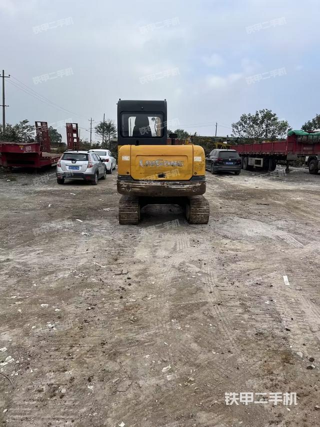 駕駛室頂部（整機外觀）