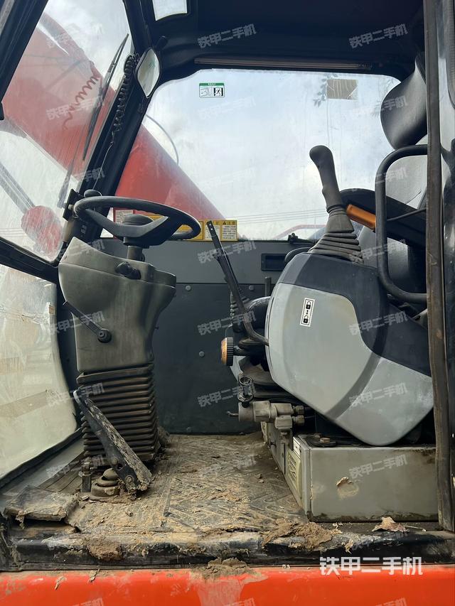 駕駛室頂部（整機(jī)外觀）