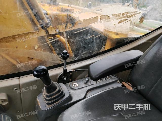 座椅右側(cè)控制臺/鑰匙門/油門/含右手柄(駕駛室部分) 座椅右側(cè)控制臺/鑰匙門/油門/含右手柄(駕駛室部分)