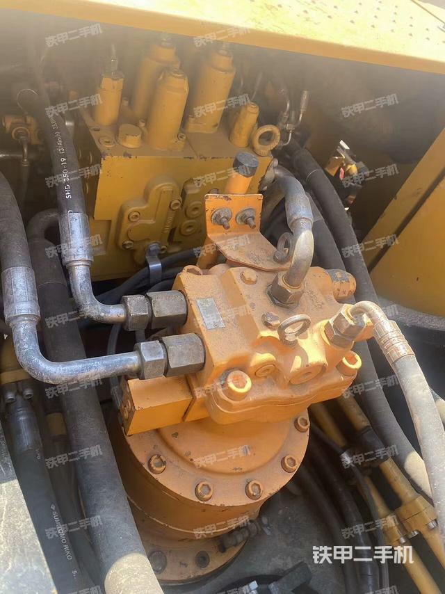 回轉(zhuǎn)馬達(dá)和主控閥（整機(jī)外觀）