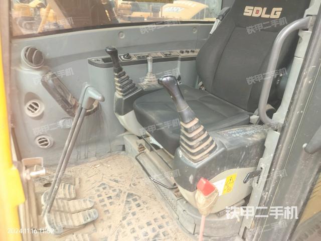 駕駛室整體(整機外觀) 駕駛室整體(整機外觀)