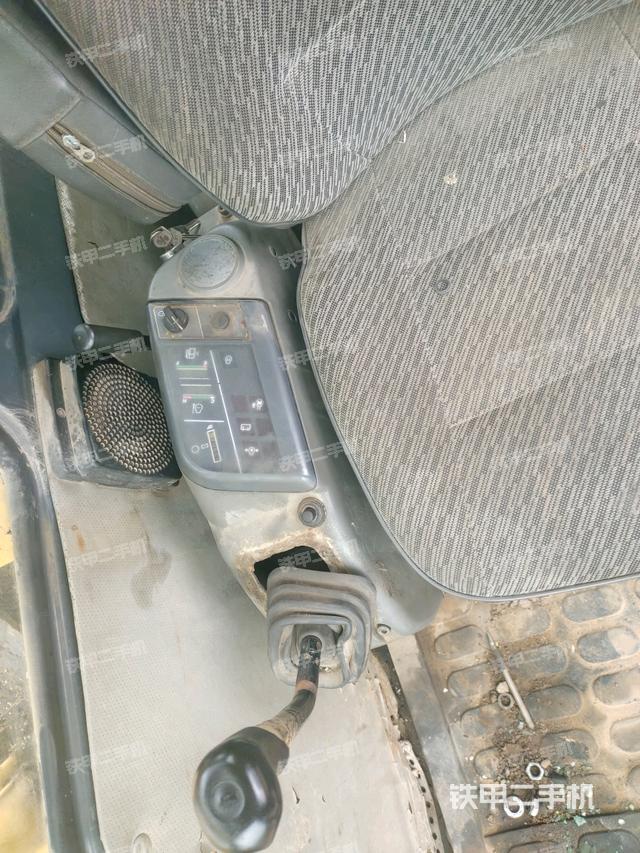 座椅右側(cè)控制臺/鑰匙門/油門/含右手柄（駕駛室部分）