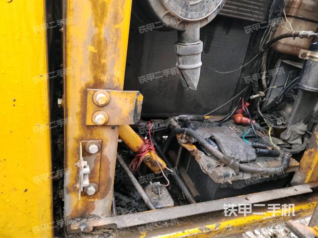 散熱器正面(大件艙室) 散熱器正面(大件艙室)