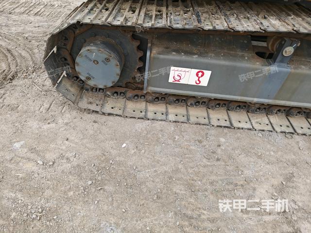 右驅(qū)動輪（行走機構(gòu)）