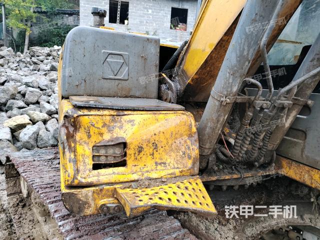 轉(zhuǎn)盤和下車架正前(工作和回轉(zhuǎn)裝置) 轉(zhuǎn)盤和下車架正前(工作和回轉(zhuǎn)裝置)