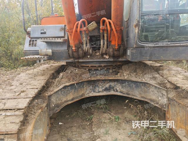 轉(zhuǎn)盤(pán)和下車(chē)架正前（工作和回轉(zhuǎn)裝置）