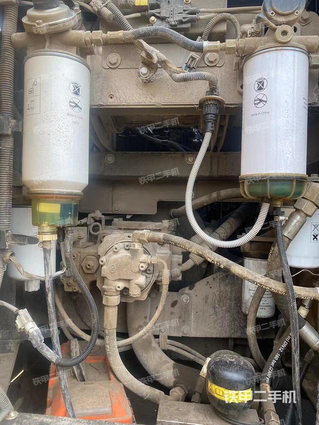 液壓泵艙室正面整體(整機外觀) 液壓泵艙室正面整體(整機外觀)