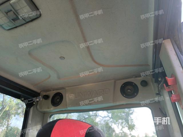 駕駛室頂部（整機(jī)外觀）