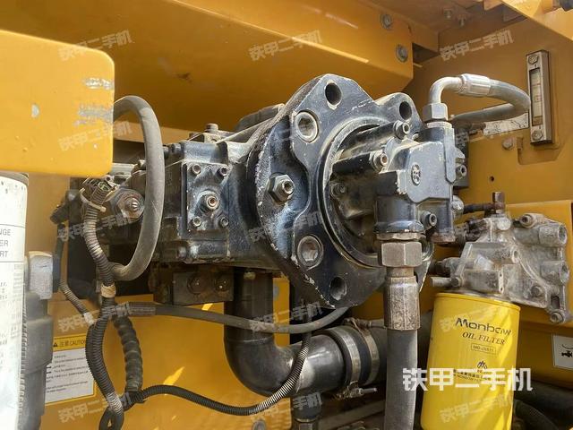 液壓泵艙室正面整體（整機(jī)外觀）