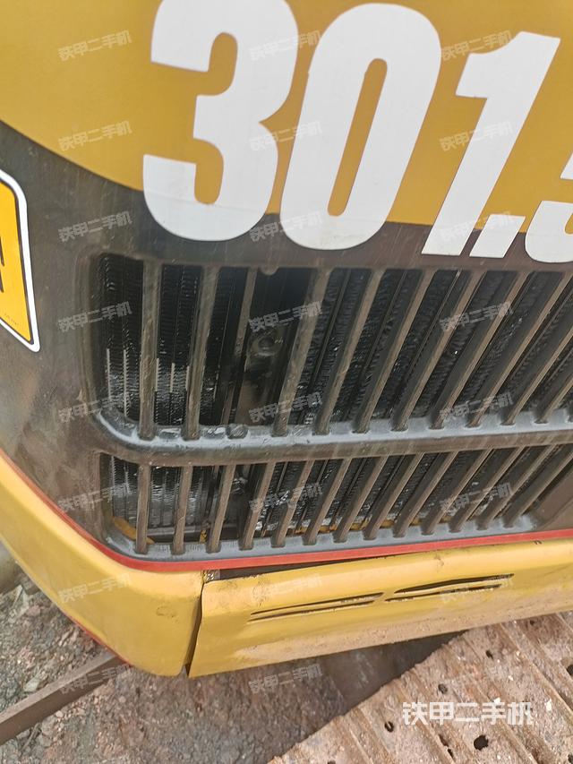 液壓泵艙室正面整體（整機外觀）