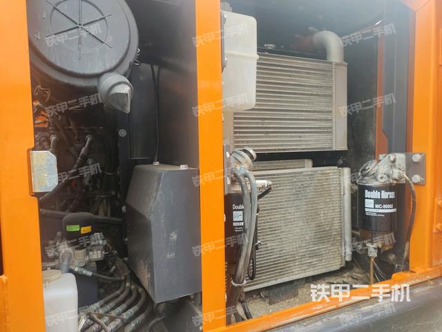 散熱器正面(大件艙室) 散熱器正面(大件艙室)