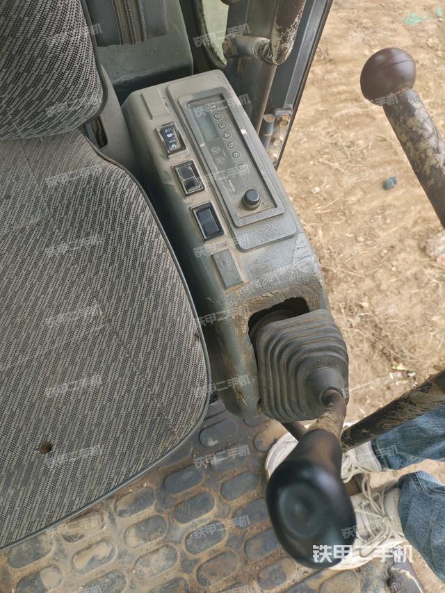 座椅左側(cè)控制臺/音響/含左手柄（駕駛室部分）