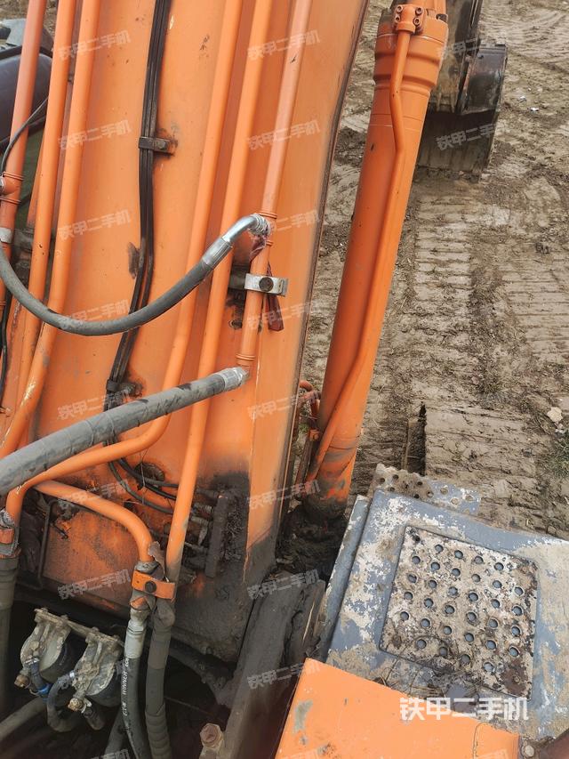 大臂背部俯視（工作和回轉(zhuǎn)裝置）