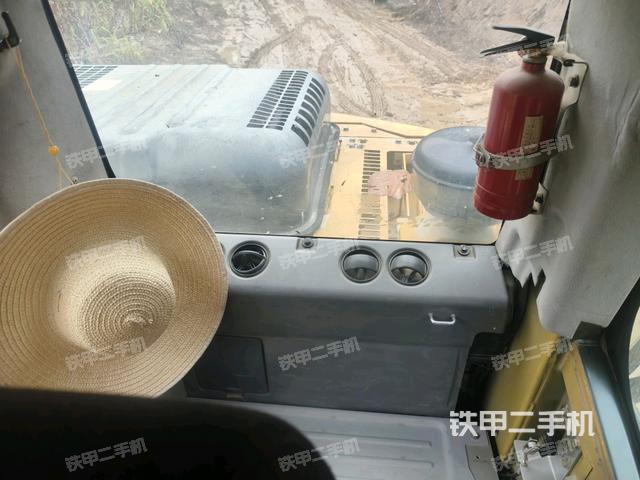座椅右側(cè)控制臺/鑰匙門/油門/含右手柄(駕駛室部分) 座椅右側(cè)控制臺/鑰匙門/油門/含右手柄(駕駛室部分)