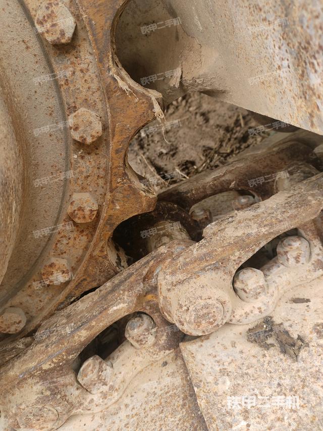 右驅(qū)動輪（行走機構(gòu)）