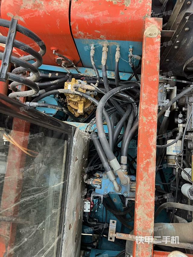 液壓泵艙室正面整體（整機(jī)外觀）