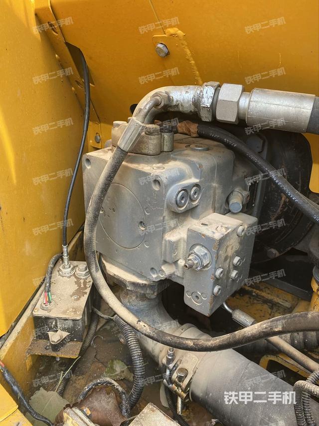 液壓泵艙室正面整體（整機(jī)外觀）