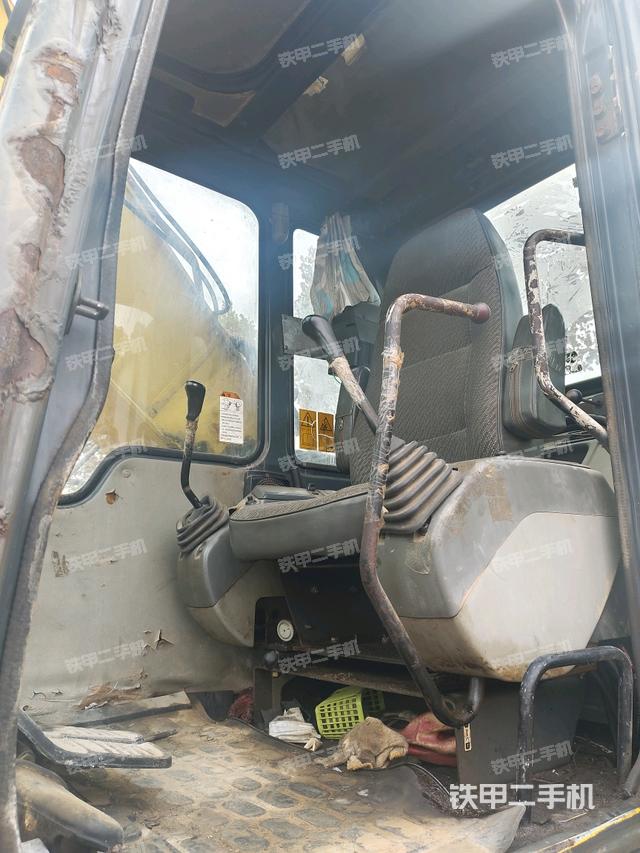 駕駛室左前45度（駕駛室部分）