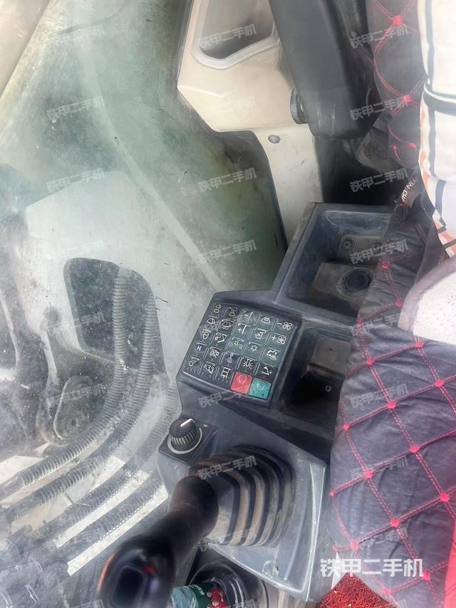 座椅左側(cè)控制臺(tái)/音響/含左手柄（駕駛室部分）