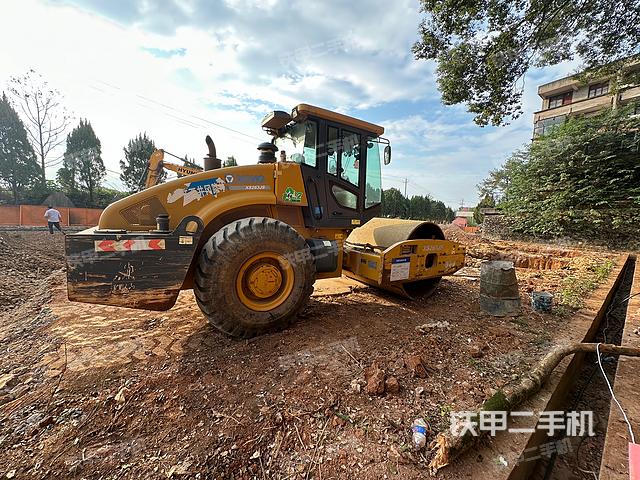 整機(jī)右側(cè)（設(shè)備外觀及核心部件）