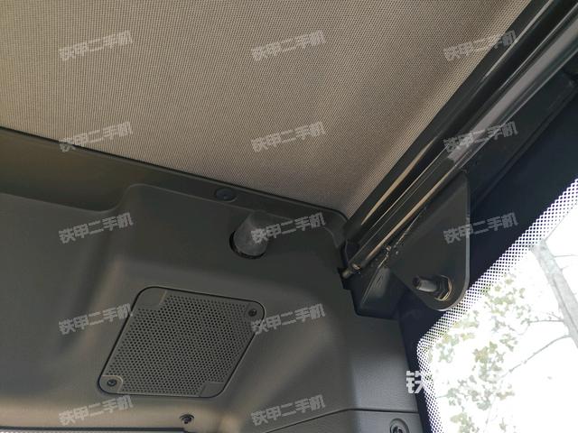 行走控制手柄和踏板?俯拍(駕駛室部分) 行走控制手柄和踏板?俯拍(駕駛室部分)