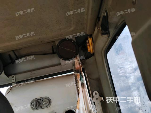 駕駛室左前45度(駕駛室部分) 駕駛室左前45度(駕駛室部分)