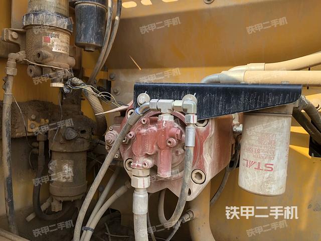 液壓泵艙室正面整體（整機(jī)外觀）