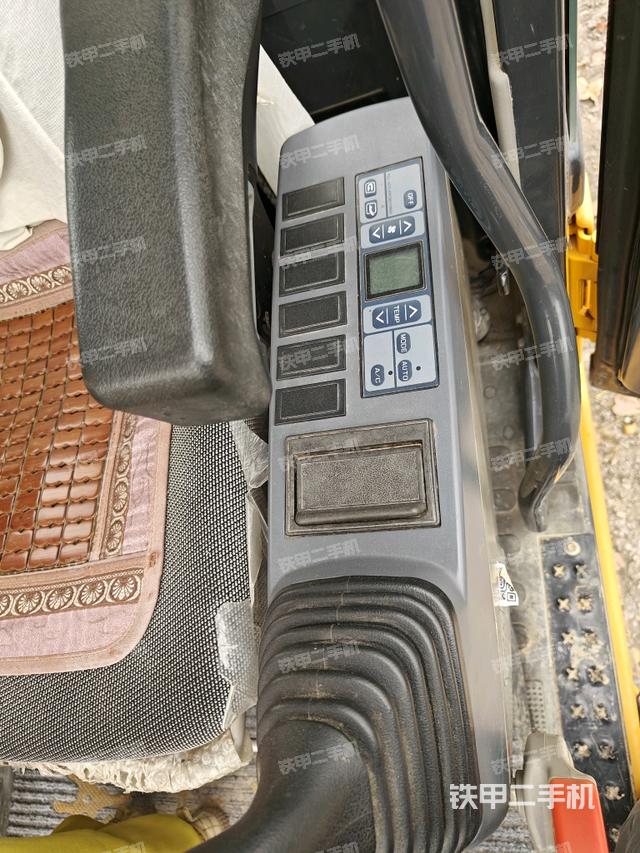 座椅左側(cè)控制臺/音響/含左手柄（駕駛室部分）