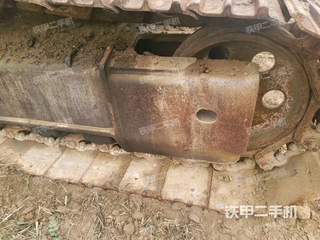 左驅(qū)動輪（行走機構(gòu)）