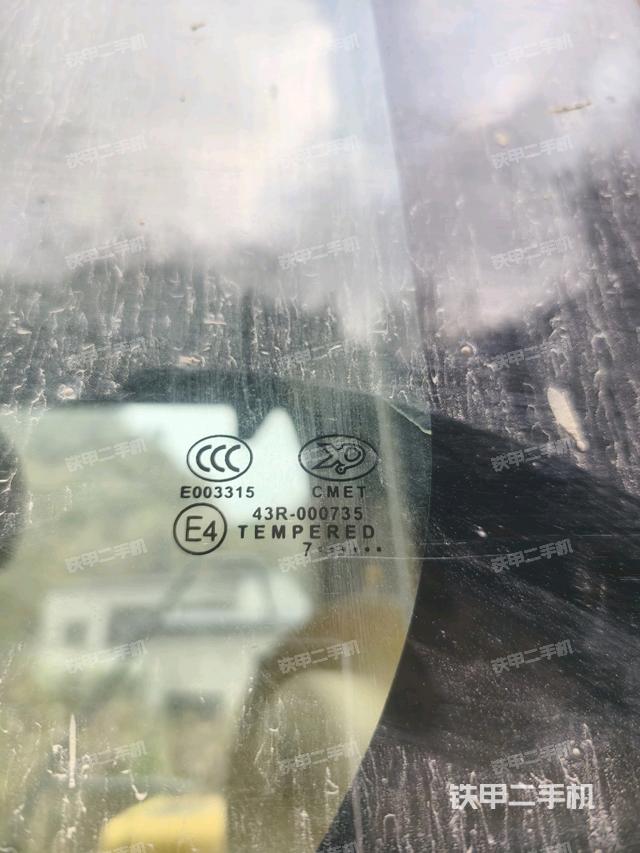 后窗玻璃角標(駕駛室部分) 后窗玻璃角標(駕駛室部分)