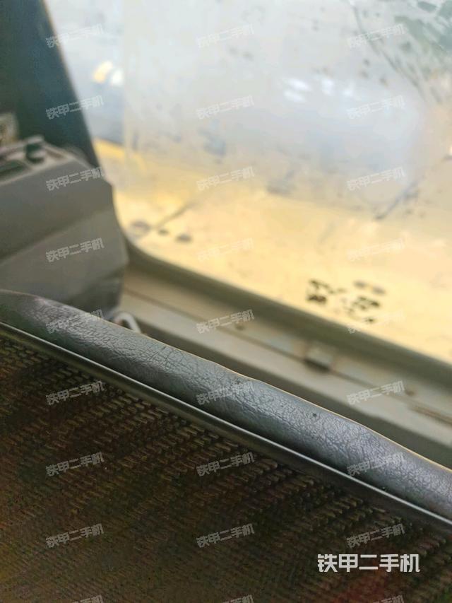 后窗玻璃角標（駕駛室部分）