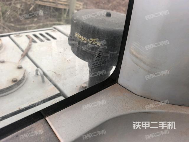 左后方玻璃角標（駕駛室部分）