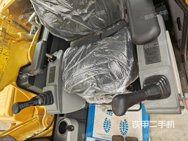 座椅右側(cè)控制臺(tái)/鑰匙門/油門/含右手柄（駕駛室部分）