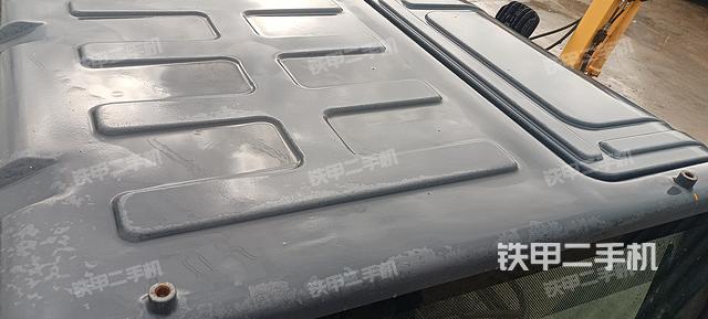 駕駛室頂部（整機外觀）