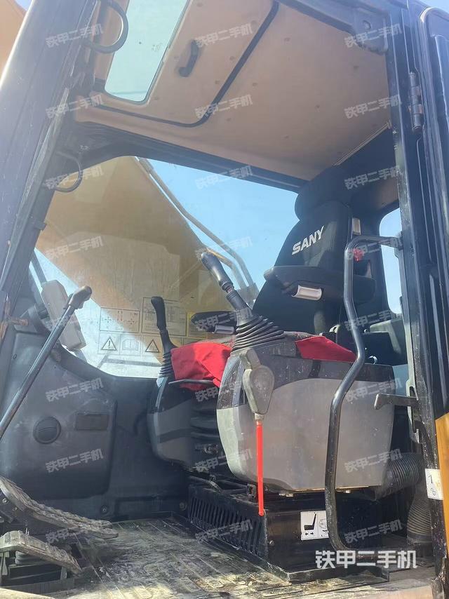 駕駛室整體（整機(jī)外觀）