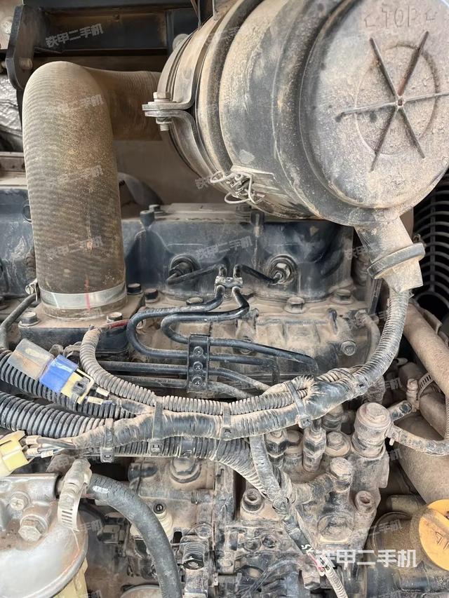 回轉馬達和主控閥（整機外觀）