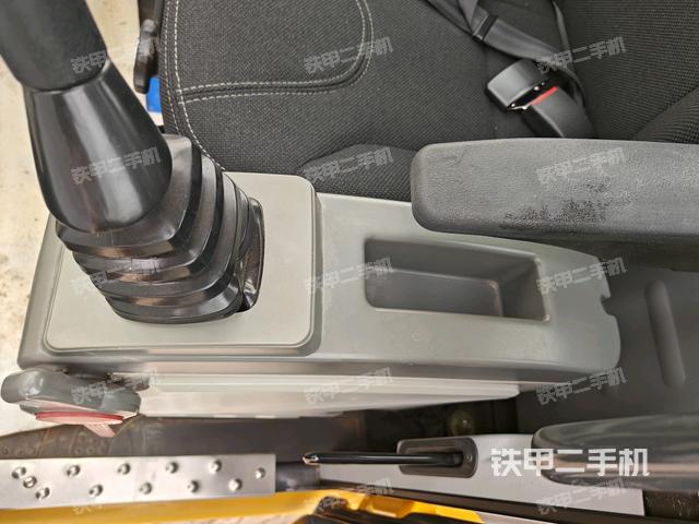 座椅左側(cè)控制臺/音響/含左手柄（駕駛室部分）