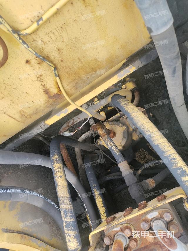 中央回轉(zhuǎn)接頭特寫（上車部件）