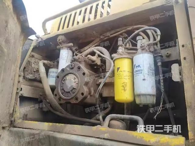 液壓泵艙室正面整體(整機(jī)外觀) 液壓泵艙室正面整體(整機(jī)外觀)