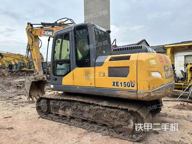 單側(cè)履帶整體(整機(jī)外觀) 單側(cè)履帶整體(整機(jī)外觀)